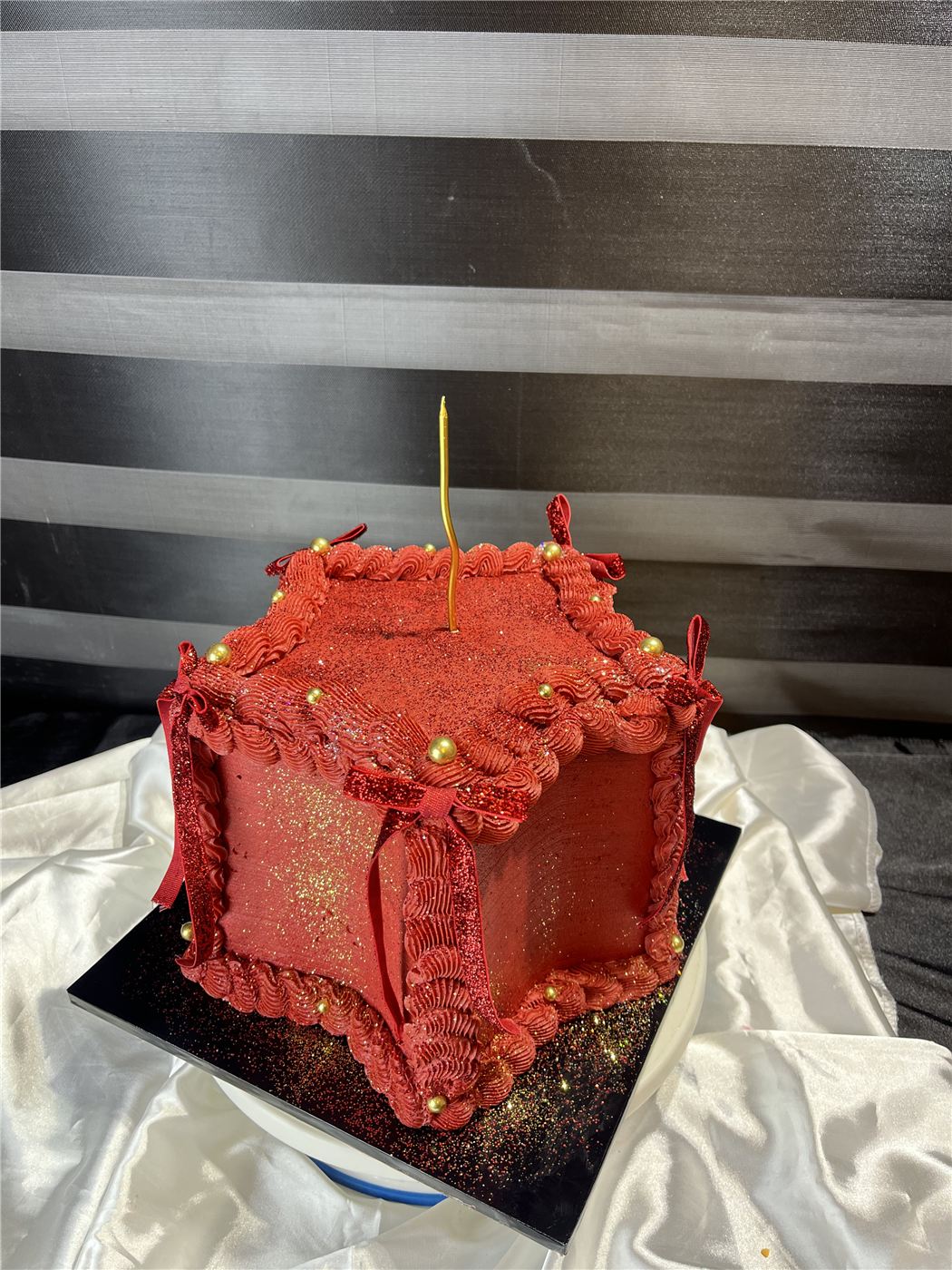 Custom Cakes, design 11 by Anah Cakes
