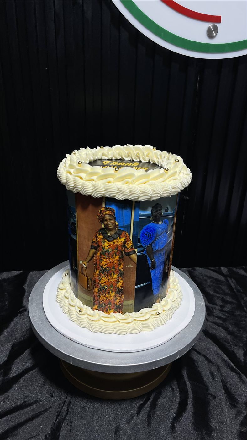Custom Cakes, design 23 by Anah Cakes