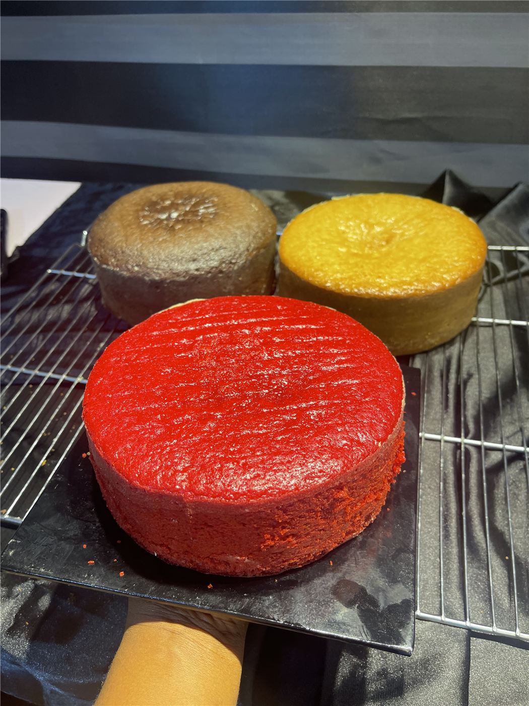 Baked Loaves, design 8 by Anah Cakes