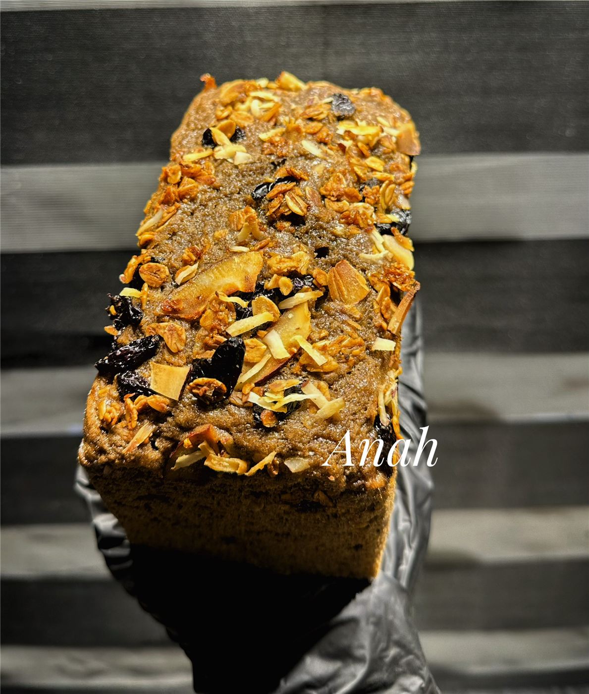 Banana Bread, design 1 by Anah Cakes