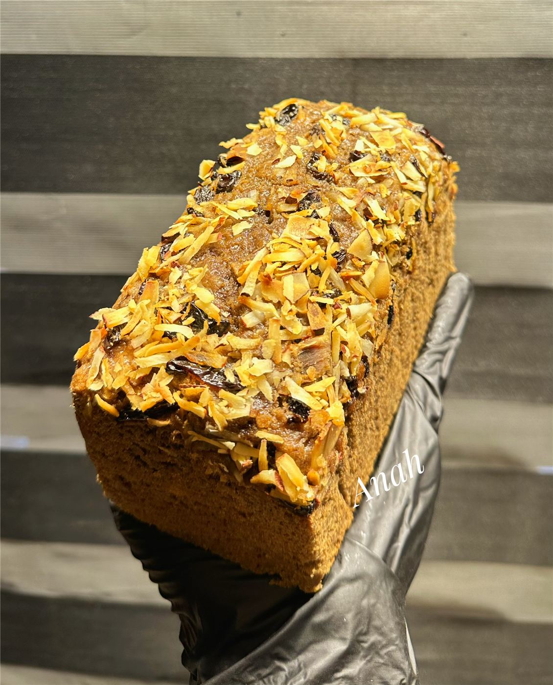 Banana Bread, design 5 by Anah Cakes