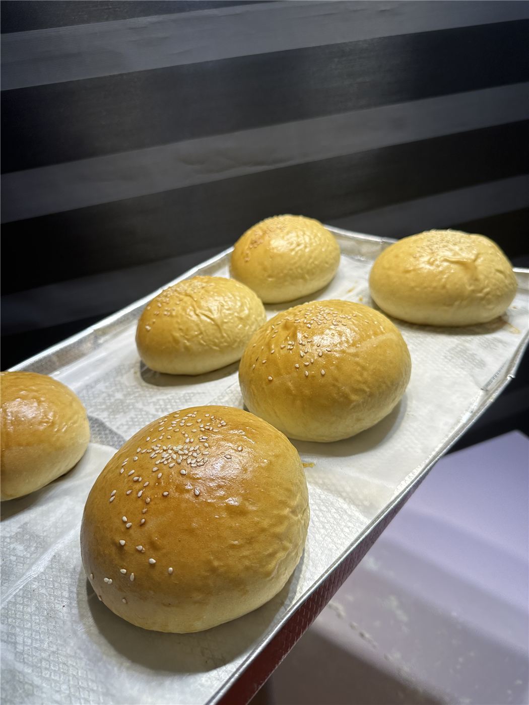 Burger, design 2 by Anah Cakes