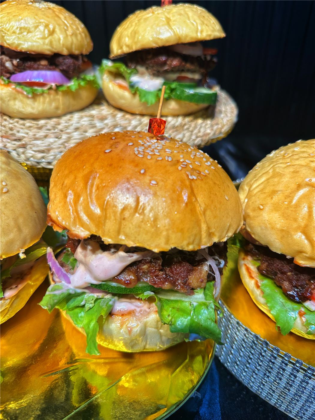 Burger, design 1 by Anah Cakes