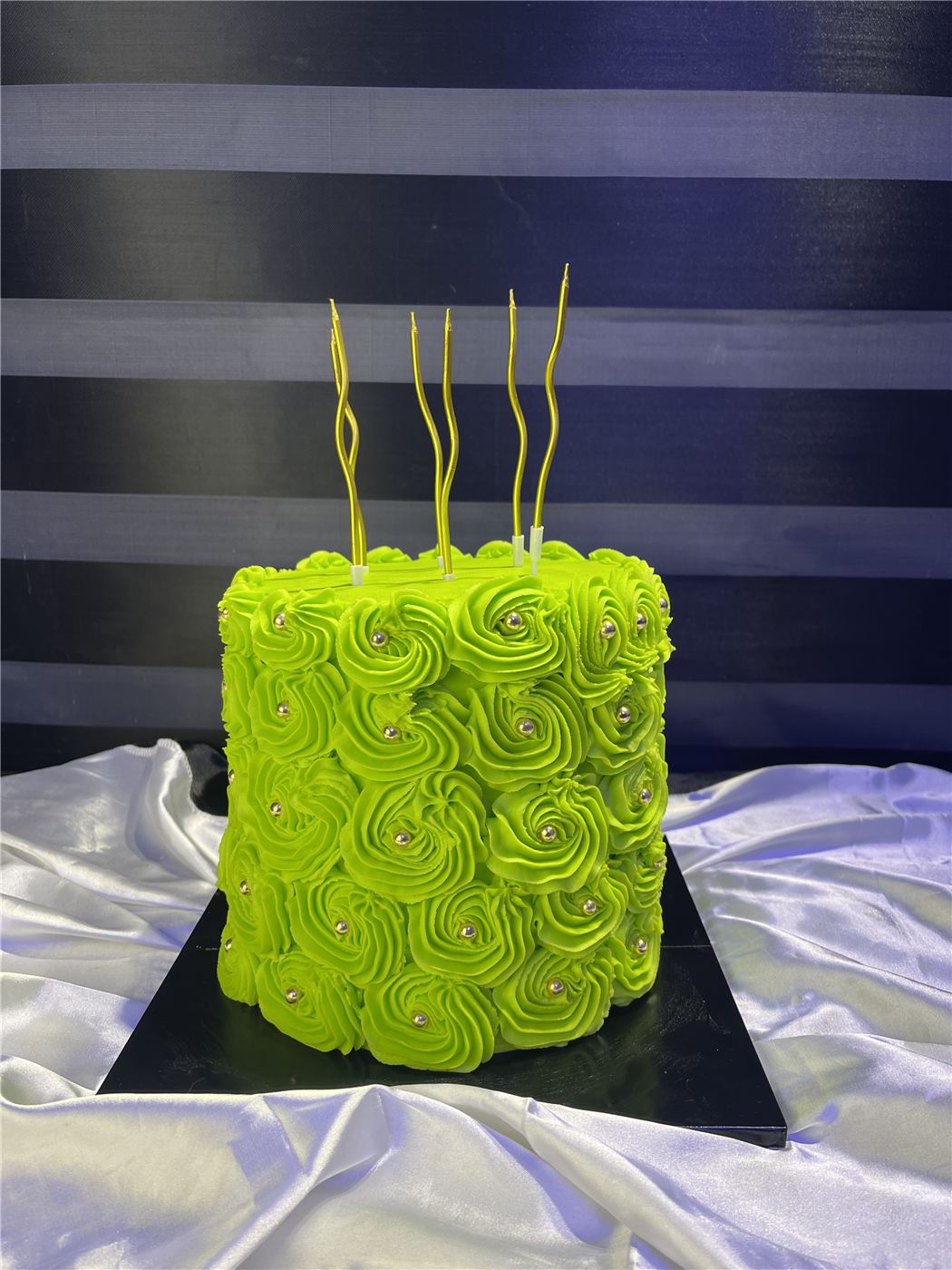 7 inch, 2 Layers by Anah Cakes